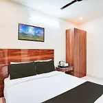 Hotel O S. Nandhi Residency