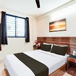 Hotel O S. Nandhi Residency