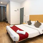 Fabhotel Moonlight Inn