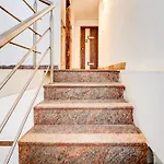 Hotel O Veritas Grand
