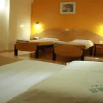 Tom\'S Hotel
