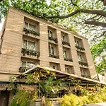 Octave Suites - Residency Rd