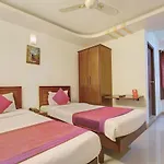 Oyo 8002 I Cloud Sri Sai Inn