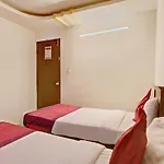 Oyo 8002 I Cloud Sri Sai Inn