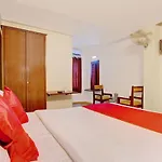 Oyo 8002 I Cloud Sri Sai Inn