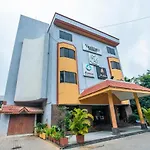 Oyo 18762 Vaishnavi Residency