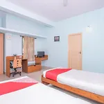 Oyo 11592 Hotel Red Carpet Residence