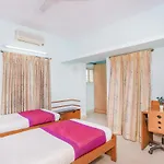 Oyo 11592 Hotel Red Carpet Residence
