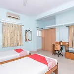 Oyo 11592 Hotel Red Carpet Residence