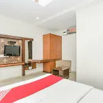 Oyo 13021 Park Palace