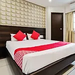 Oyo 30525 Dwarka Grand