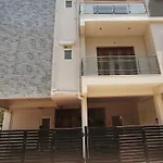 Oyo 12962 Mafroosha Corporate Suites