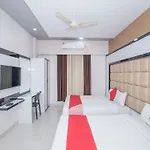 Oyo 15352 Sahara Suites