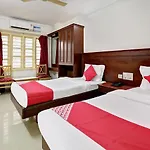 Oyo 38662 Snt Comforts Lodge