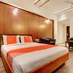 Capital O 13090 Astor Hotel