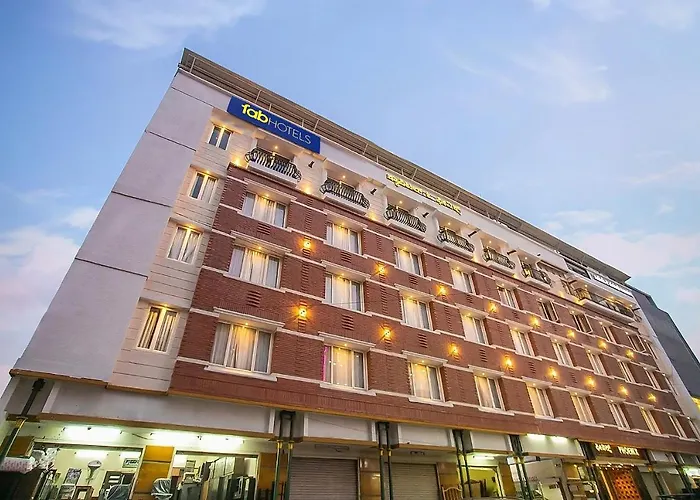 Fabhotel Phoenix Resorts - Nr M Chinnaswamy Stadium