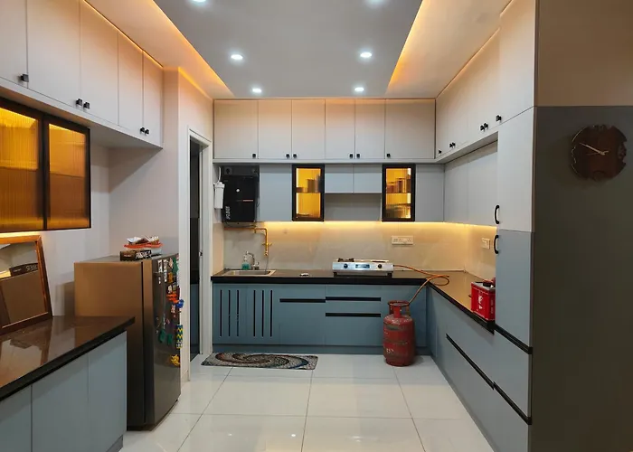 Singh\'S Space L Luxurious 2Bhk L On Top Floor With Large Balcony