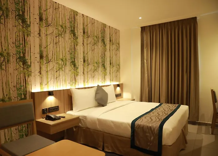 City Lake Hotel