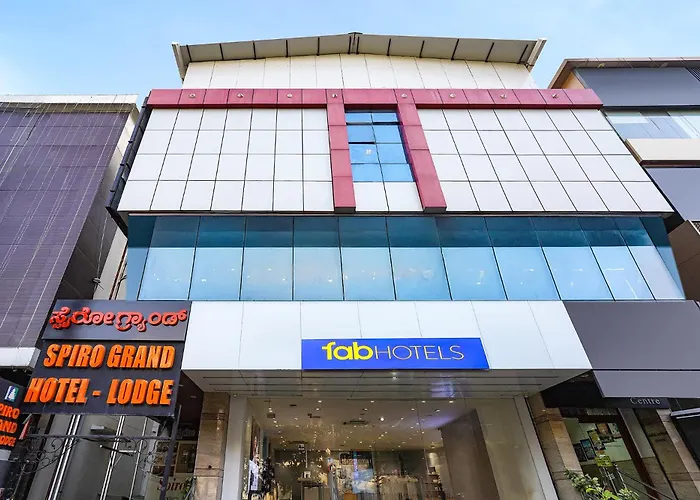 Fabhotel Spiro Grand
