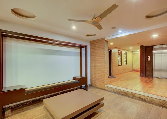 Super Townhouse Oak Jvh Hotel