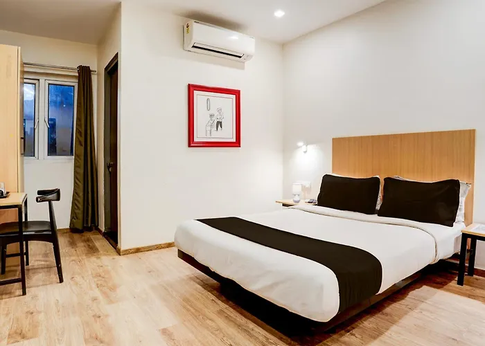 Super Townhouse Ulsoor Near Halasuru Metro Station