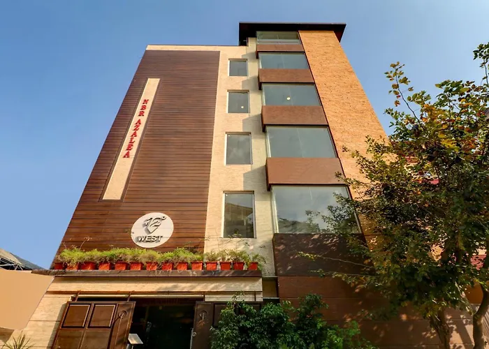 Treebo 12 Degrees West, 750 Mts From Embassy Golf Links Business Park