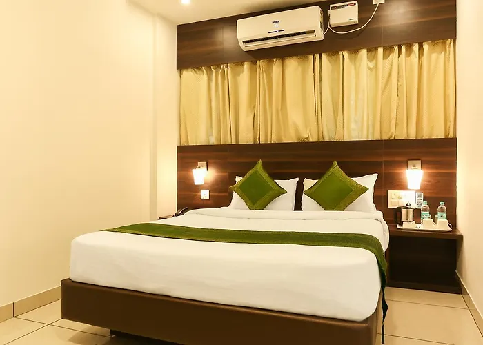 Oyo 30525 Dwarka Grand