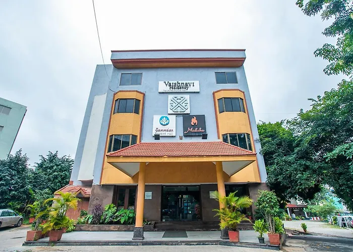 Oyo 18762 Vaishnavi Residency