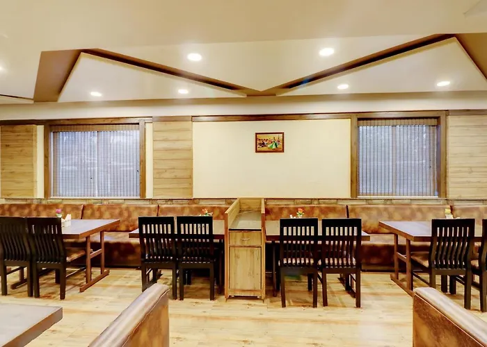 Capital O 43639 Hotel Sri Alok Park