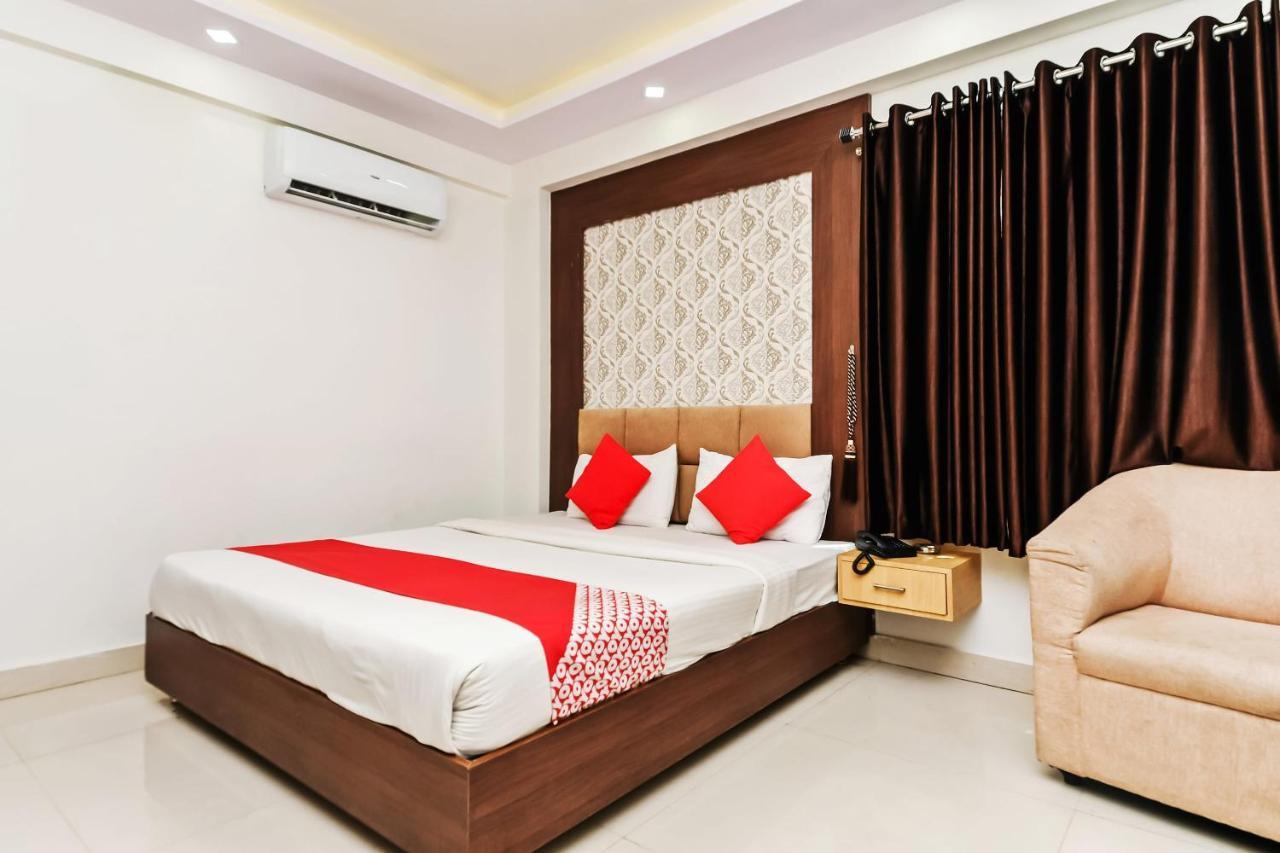 Hotel Oyo 12544 Varcity Twin Towers Bangalore
