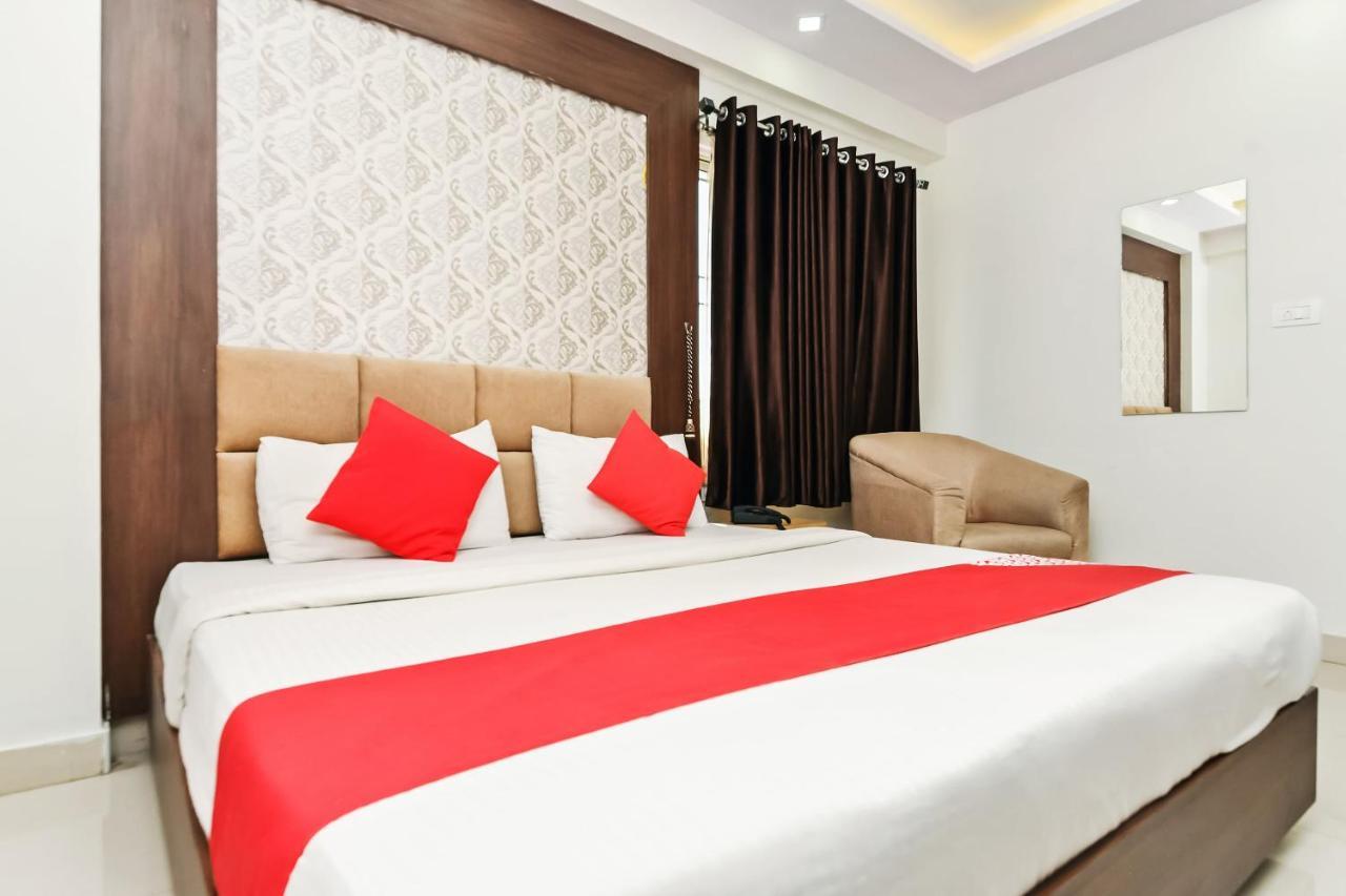 Oyo 12544 Varcity Twin Towers Hotel
