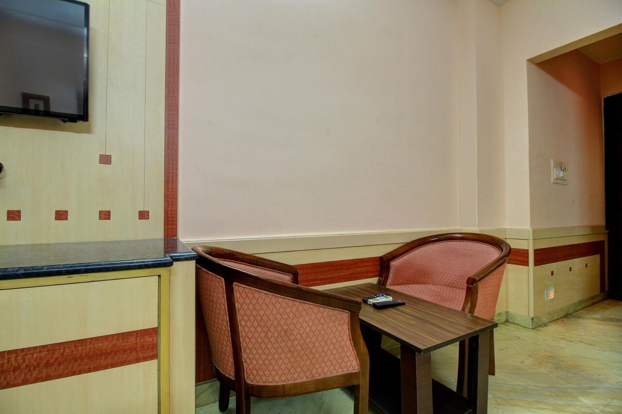 Vaccinated Staff - Collection O 13595 Vt Residency Bangalore