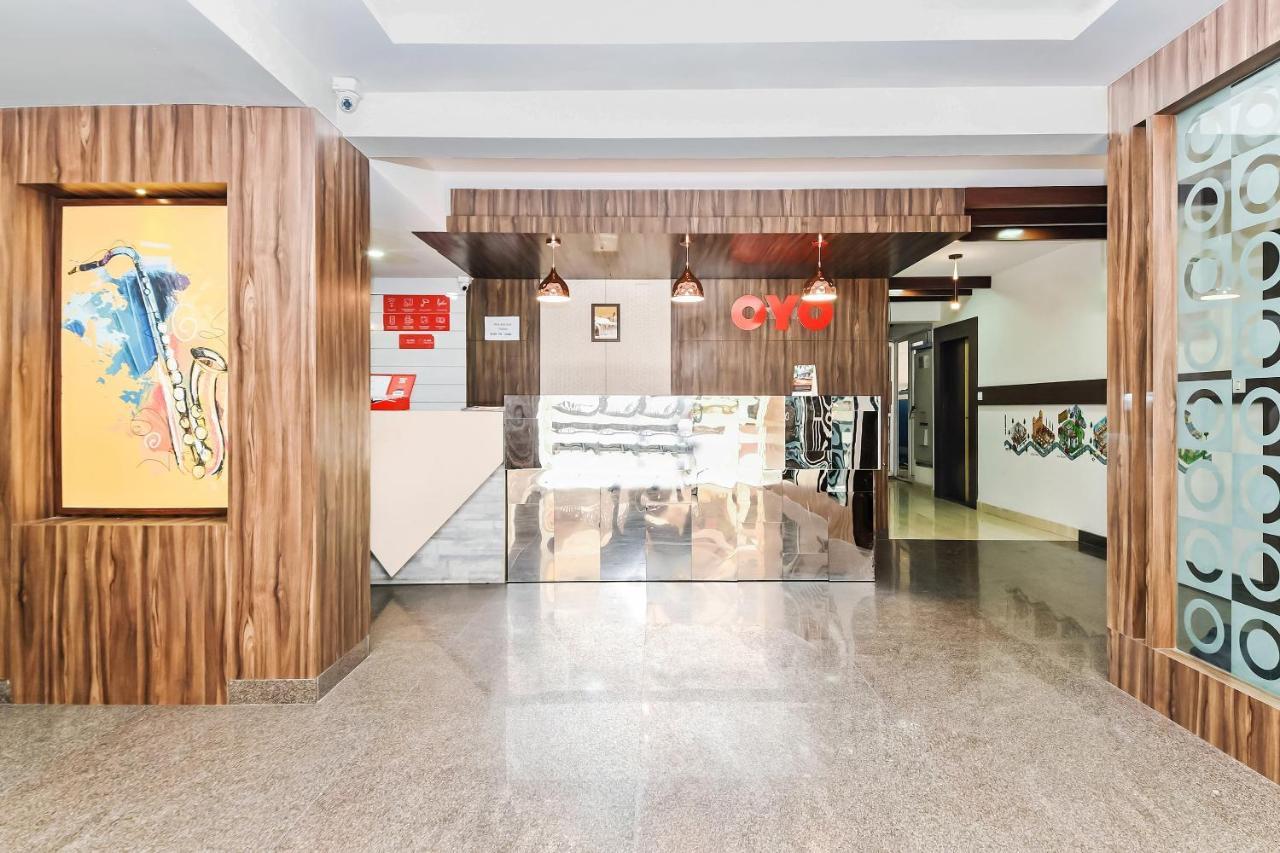 Hotel Oyo 12544 Varcity Twin Towers
