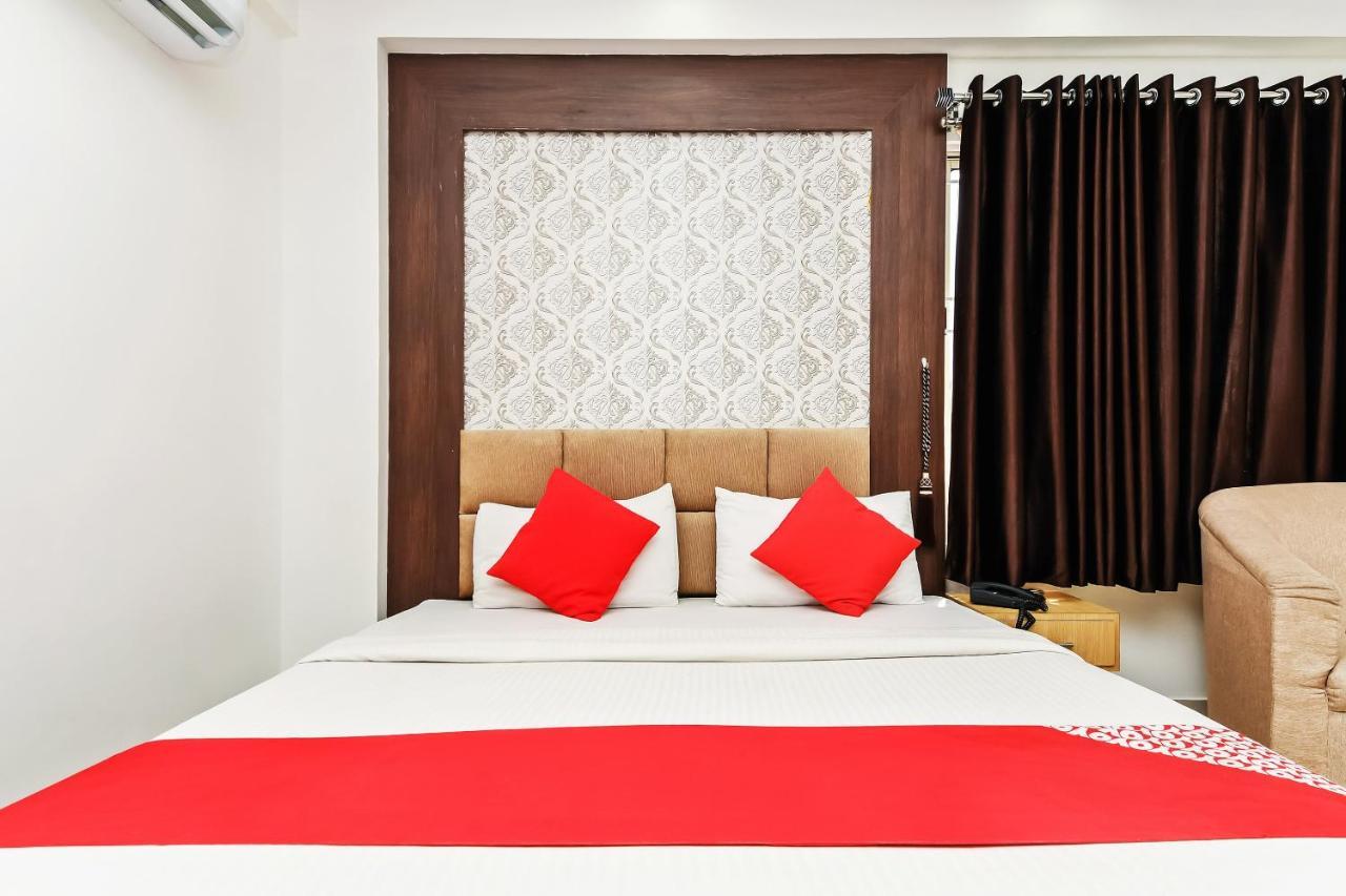 Hotel Oyo 12544 Varcity Twin Towers