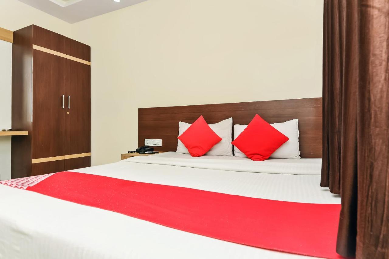 Oyo 12544 Varcity Twin Towers 3* Bangalore