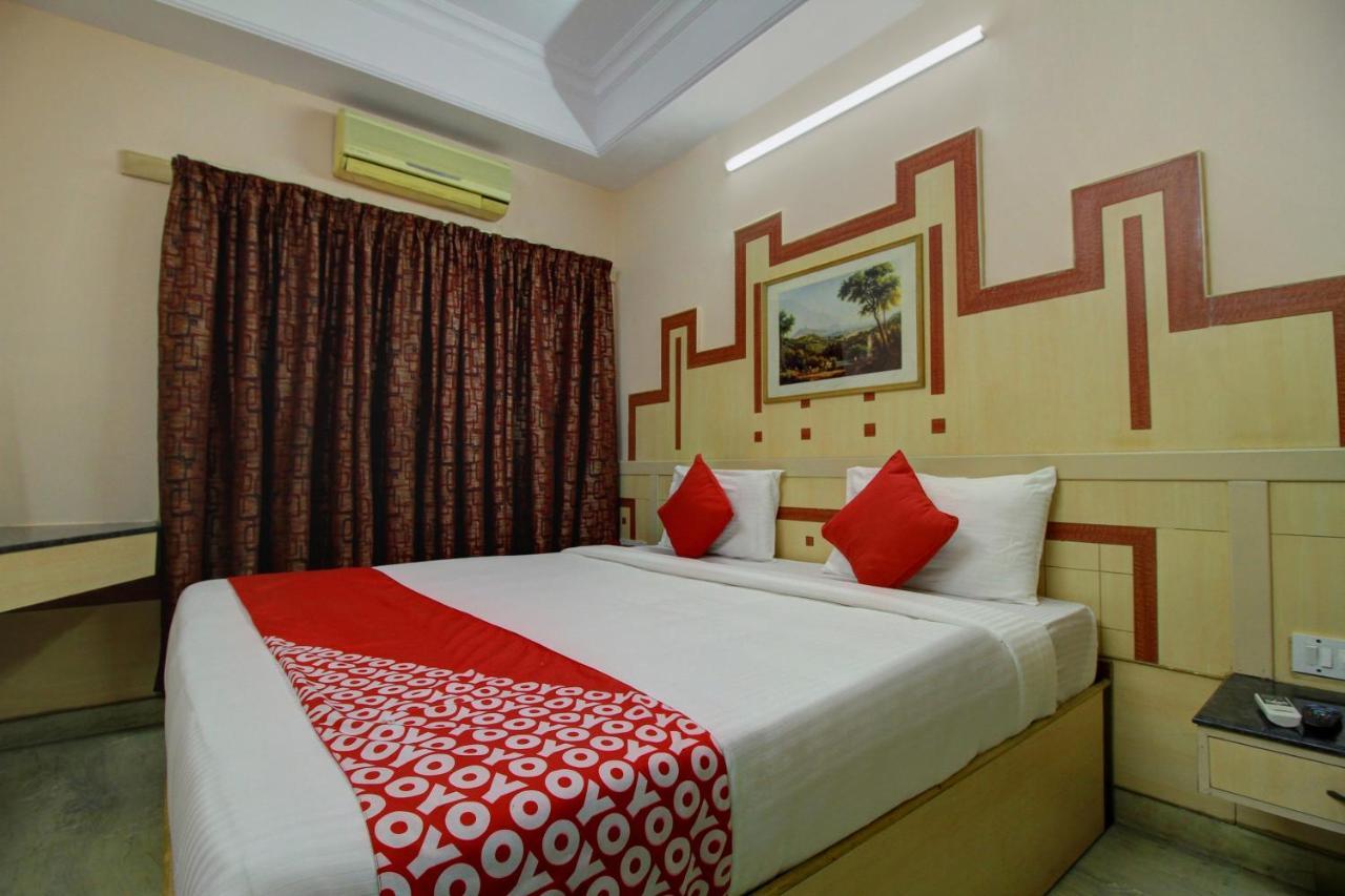 Vaccinated Staff - Collection O 13595 Vt Residency Hotel