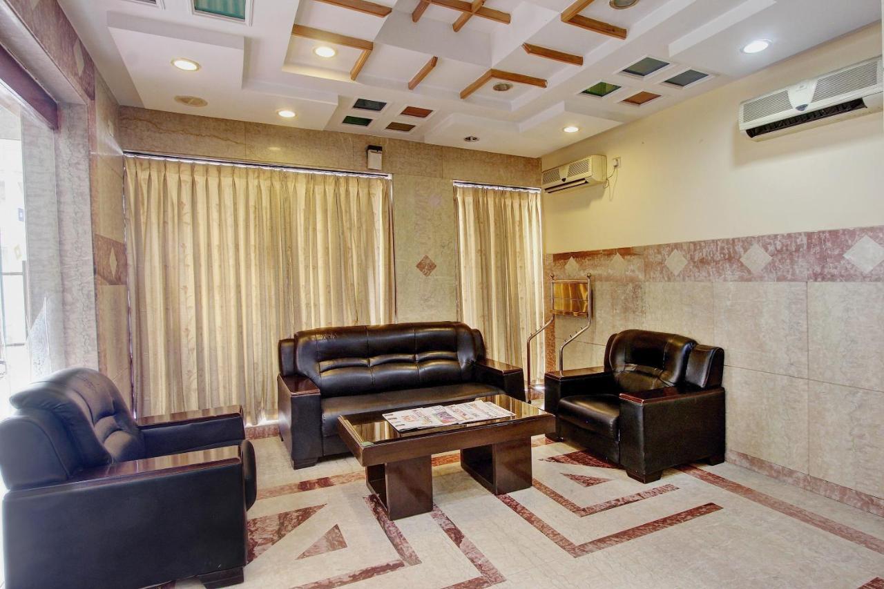 Vaccinated Staff - Collection O 13595 Vt Residency Hotel