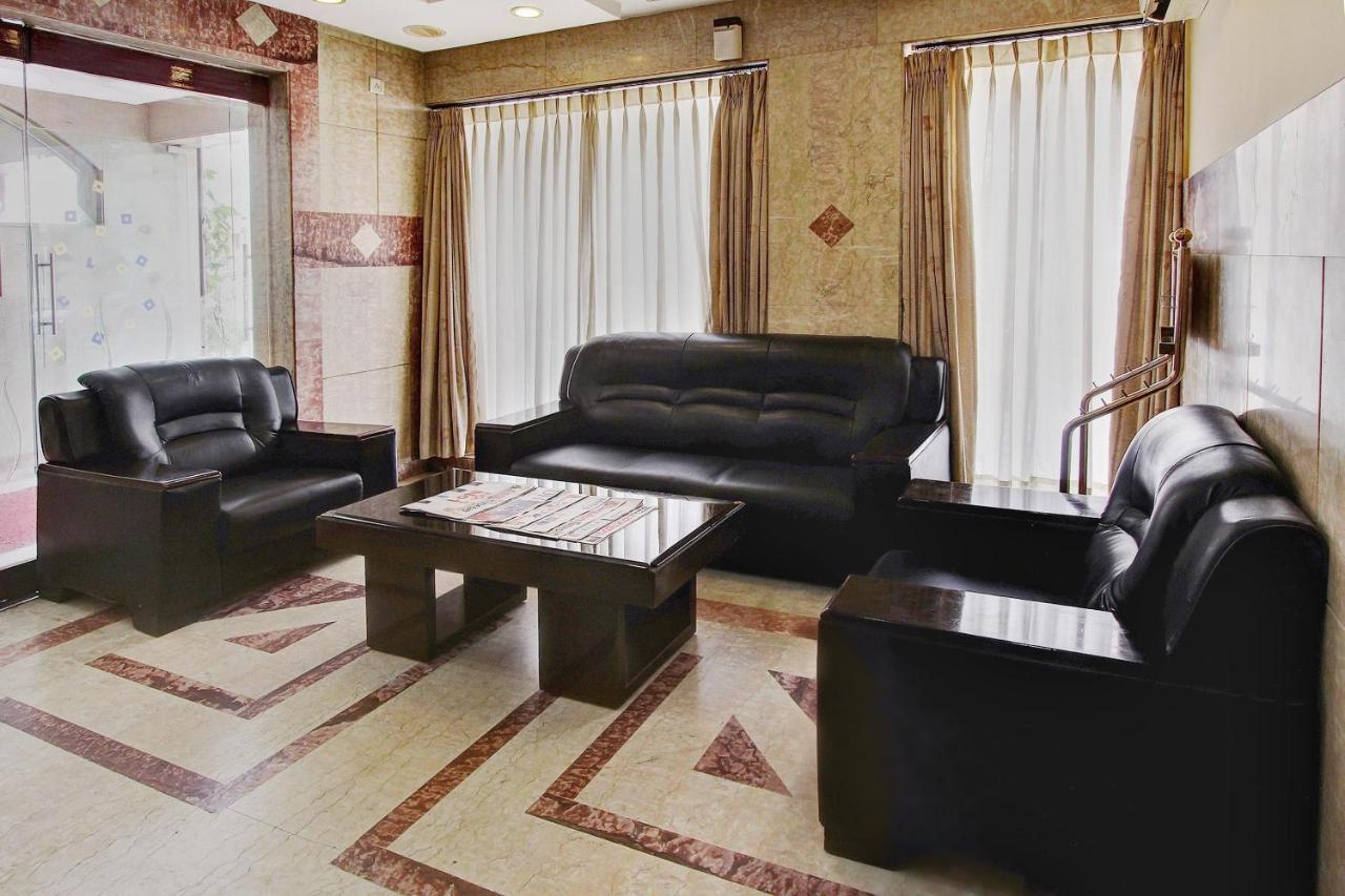 Vaccinated Staff - Collection O 13595 Vt Residency Hotel Bangalore