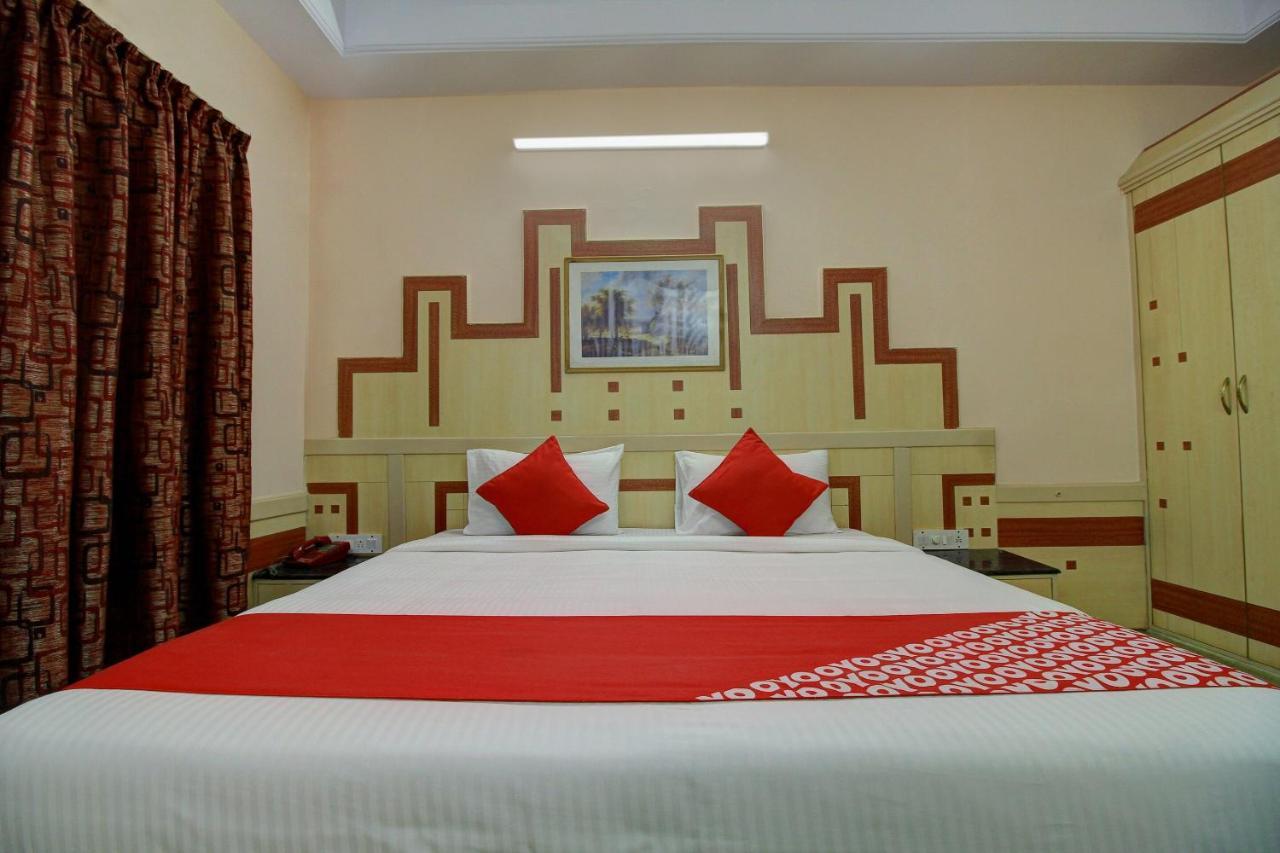 Vaccinated Staff - Collection O 13595 Vt Residency Hotel