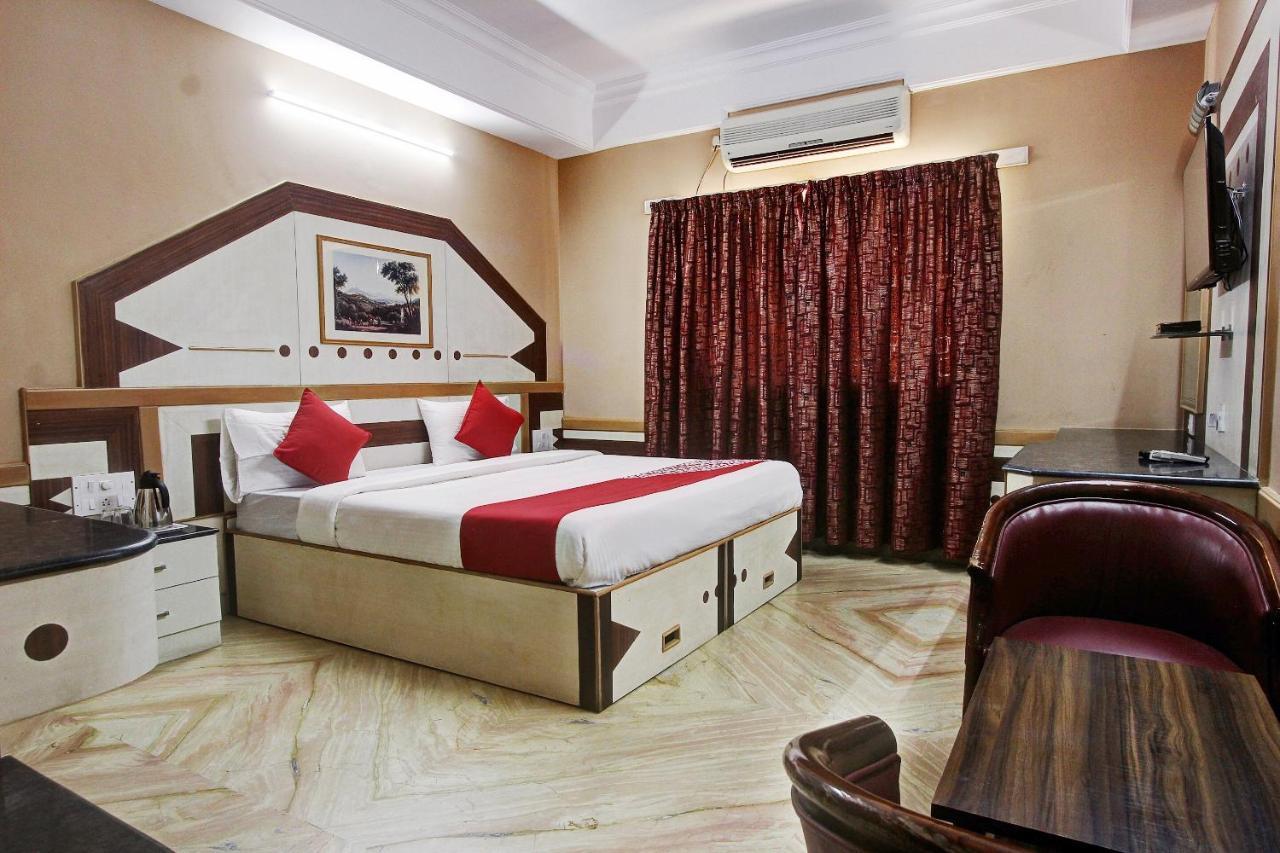 Vaccinated Staff - Collection O 13595 Vt Residency 3* Bangalore