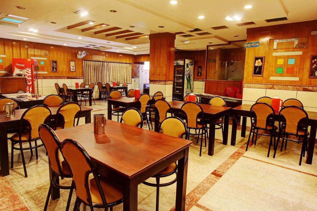 Vaccinated Staff - Collection O 13595 Vt Residency Hotel 3*