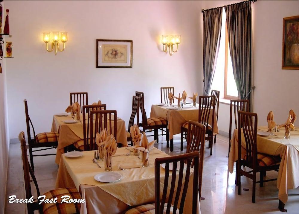 Jayamahal Palace 4*