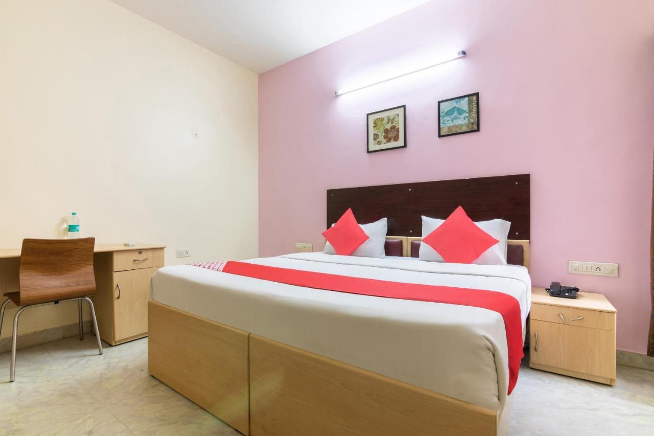 Capital O 5379 The Roy Grand Hotel 3*