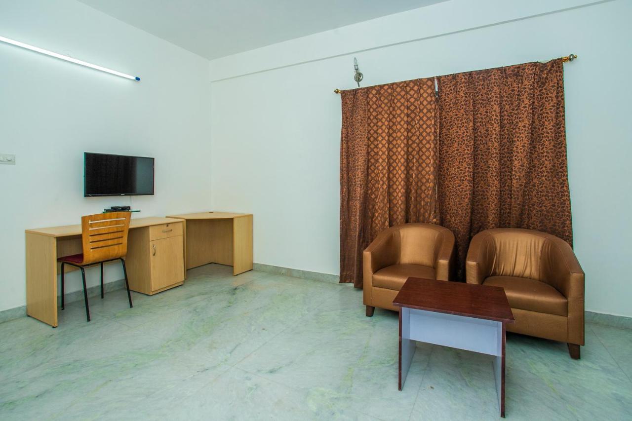 Capital O 5379 The Roy Grand 3* Bangalore