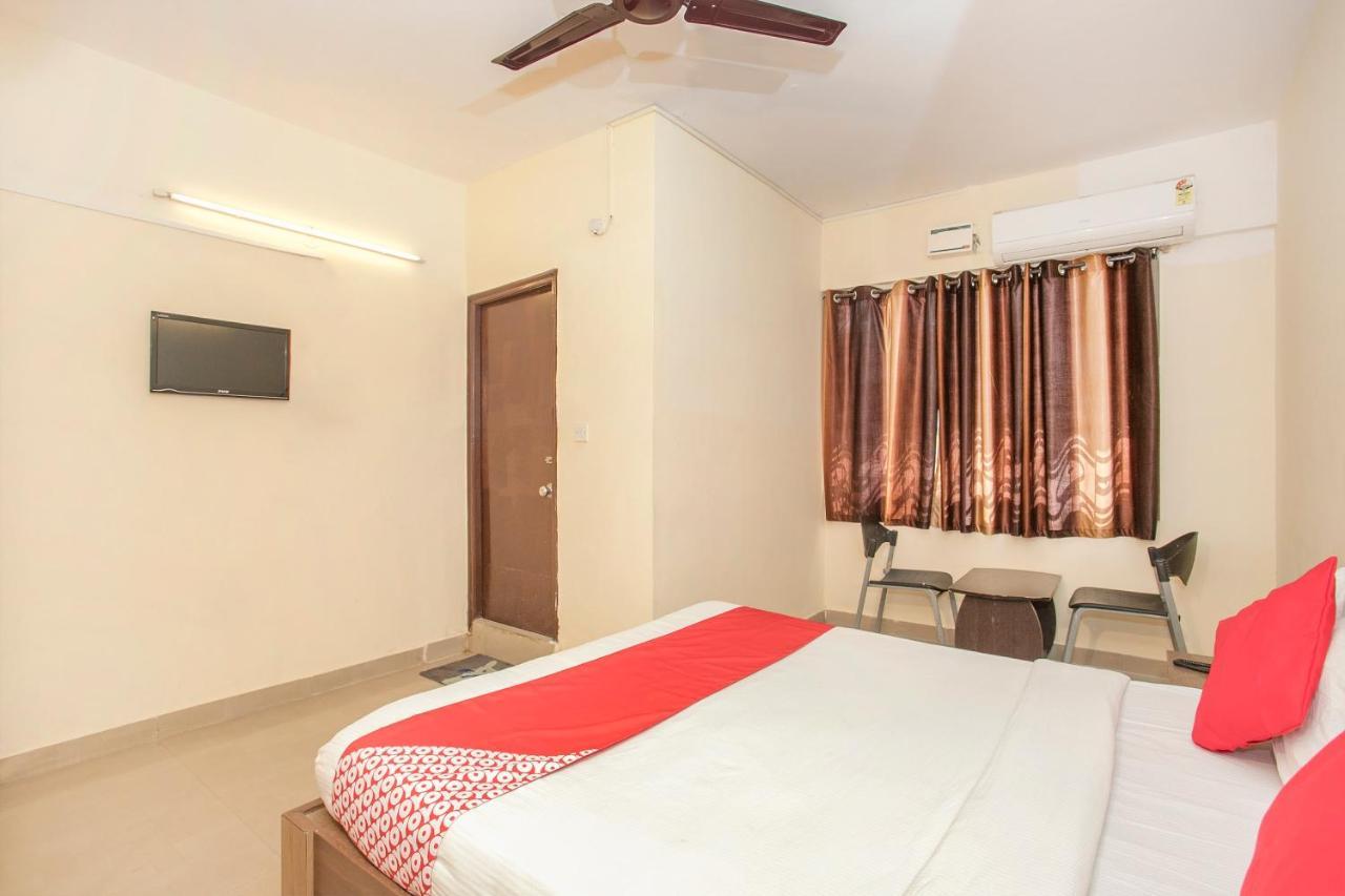Oyo 9016 Charu Comforts 3* Bangalore
