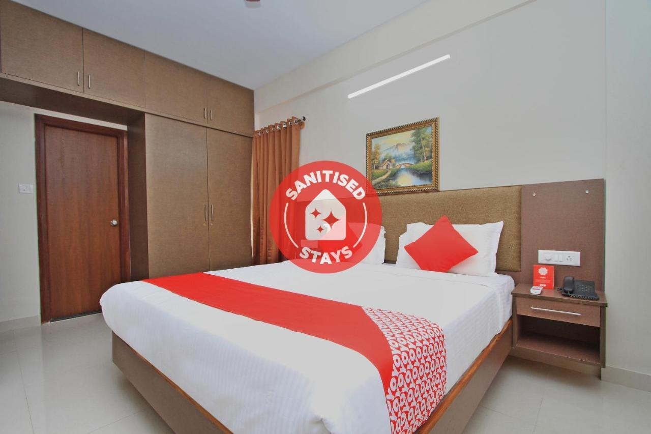 Vaccinated Staff - Oyo 10379 Varcity Sapphire Hotel