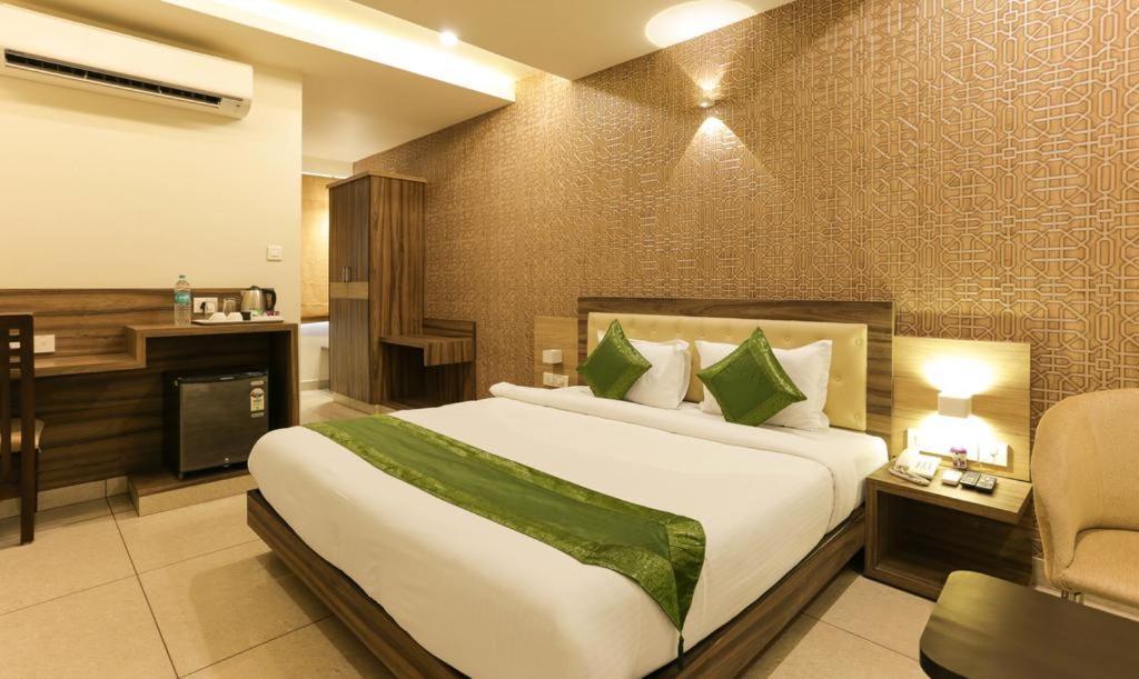Hotel Rajathadri Palace