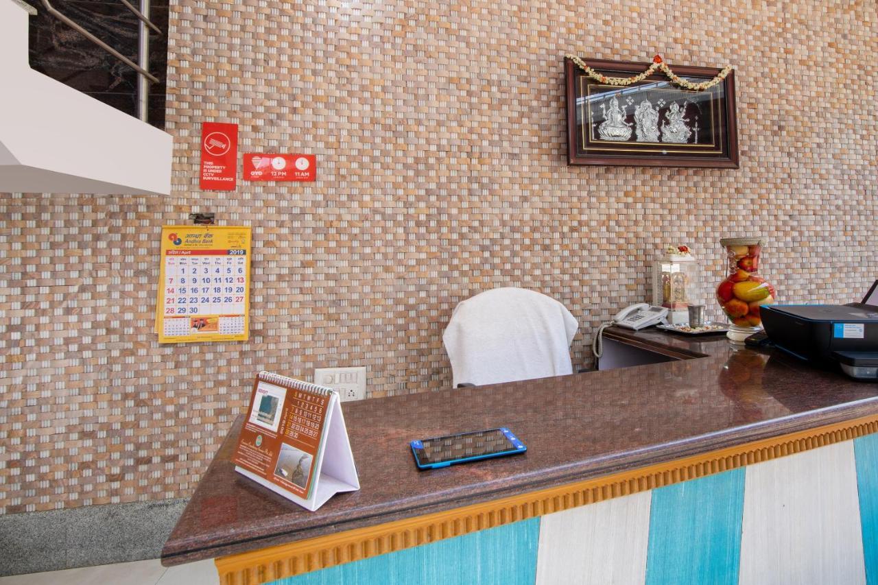 Hotel Oyo 16123 Chandana Deluxe Bangalore