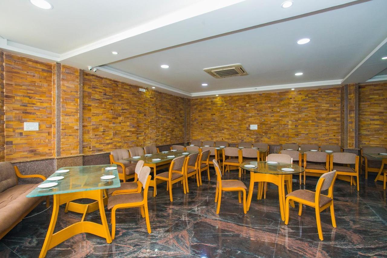 Hotel Oyo 16123 Chandana Deluxe 3*