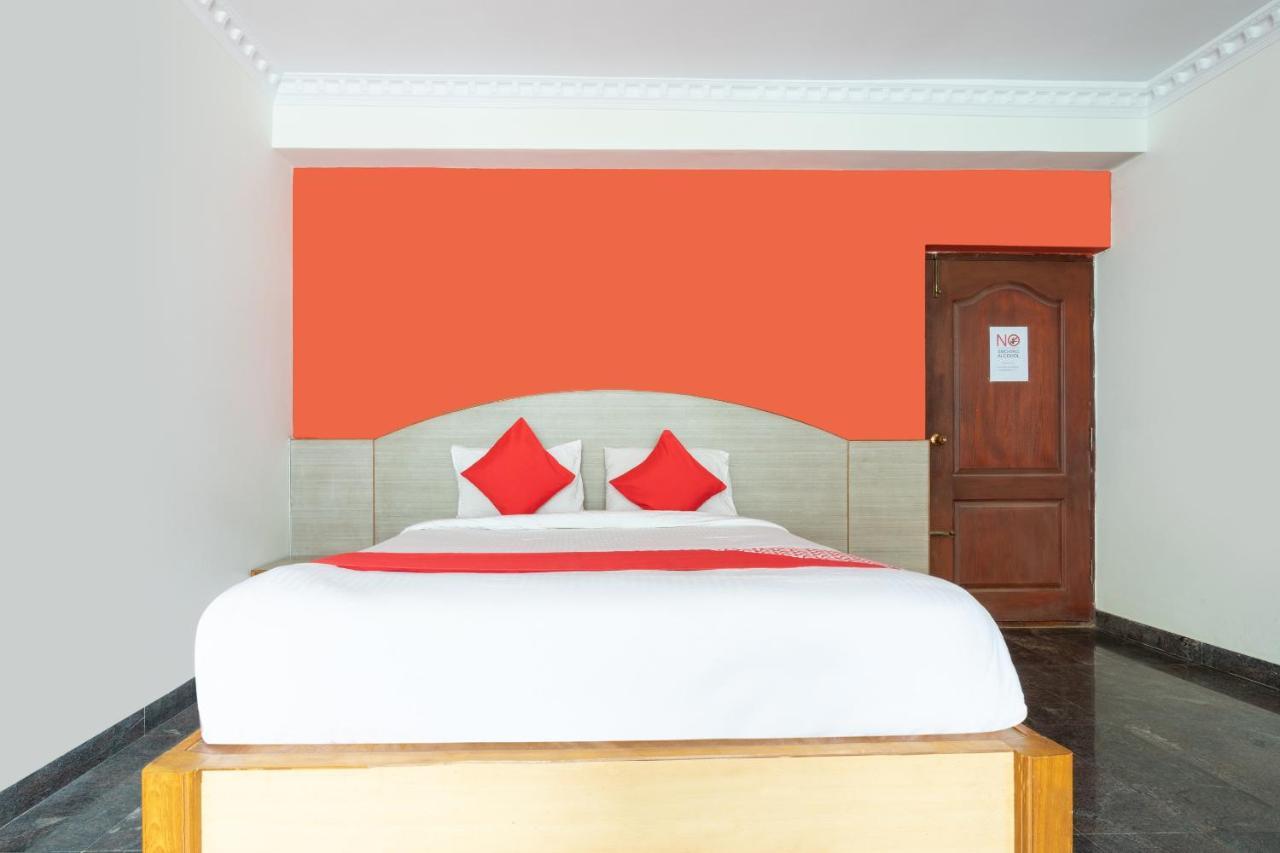 Hotel Oyo 16123 Chandana Deluxe